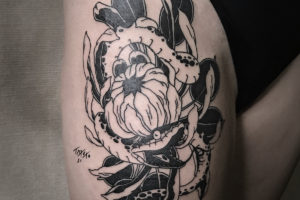 tatuto-tatoueur-tattoo-shop-bordeaux-snake-chrysanthemum