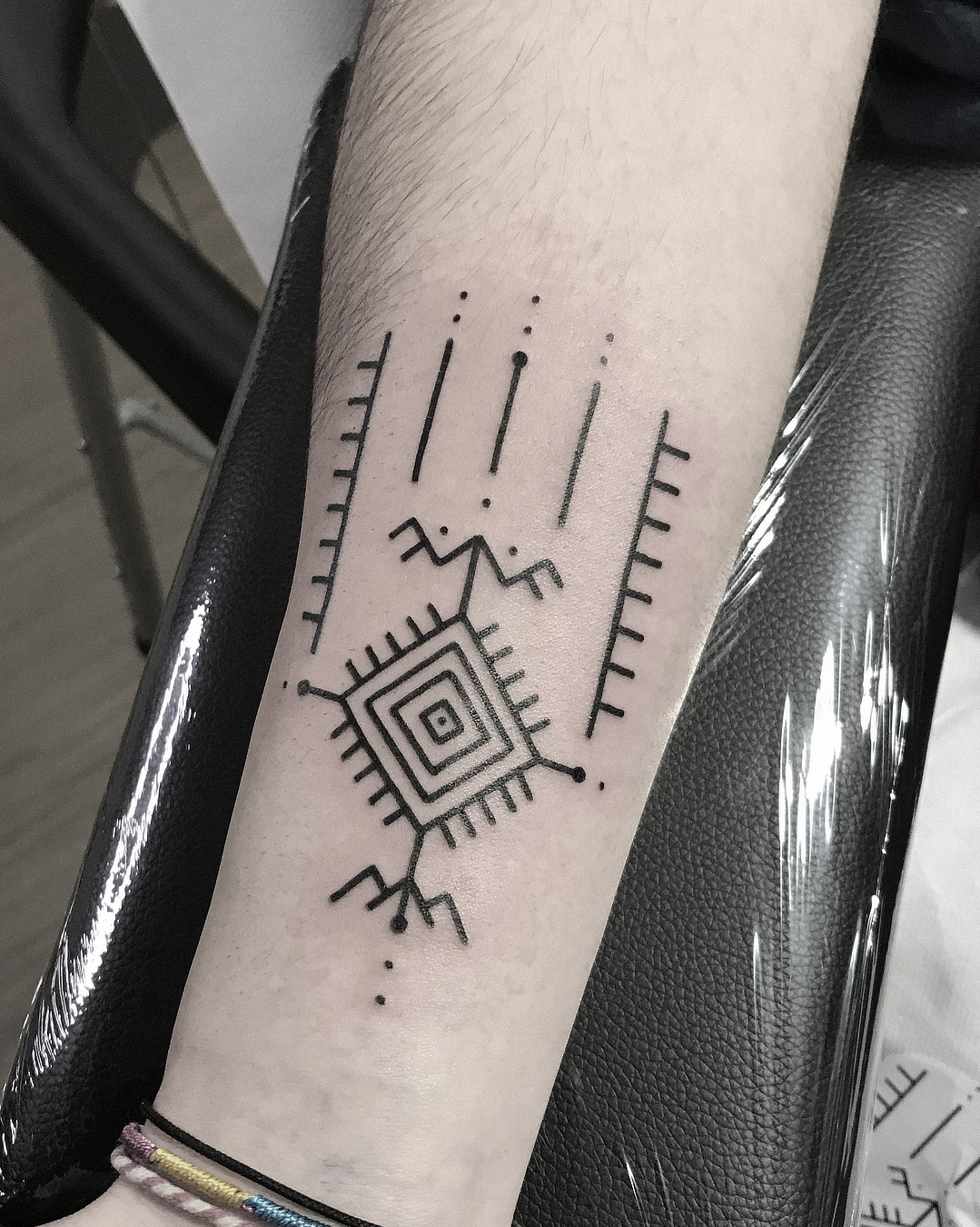 tatuto-berber-tattoo-tatouage-bordeaux-tatoueur-motif-ornemental-mandala