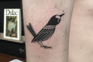 nico-tatuto-bird-oiseau-tatoueur-bordeaux-blackwork-old-school-traditional-tatouage