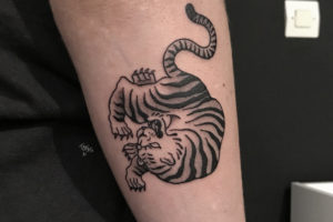 nico-tatuto-le-placard-tattoo-shop-tiger-tigre-tatouage-bordeaux-blackwork