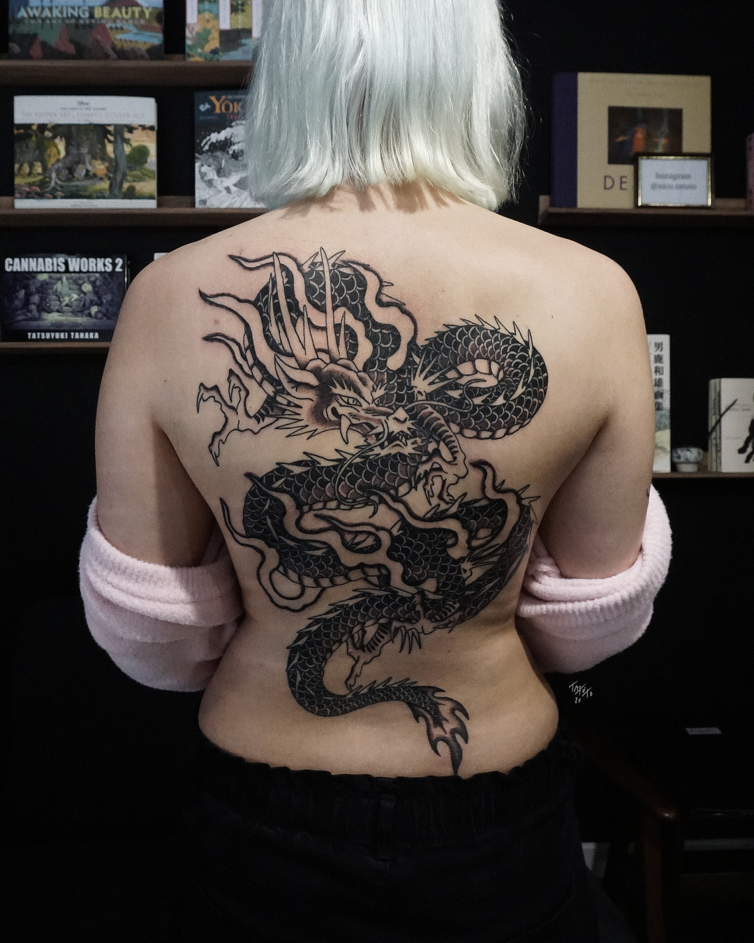 nico-tatuto-dragon-backpiece-blackwork-tatoueur-bordeaux-bastide-le-placard-tattoo-shop