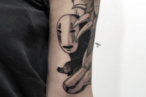 nico-tatuto-tatouage-tattoo-ghibli-mononoke-sans-visage-chihiro-bordeaux