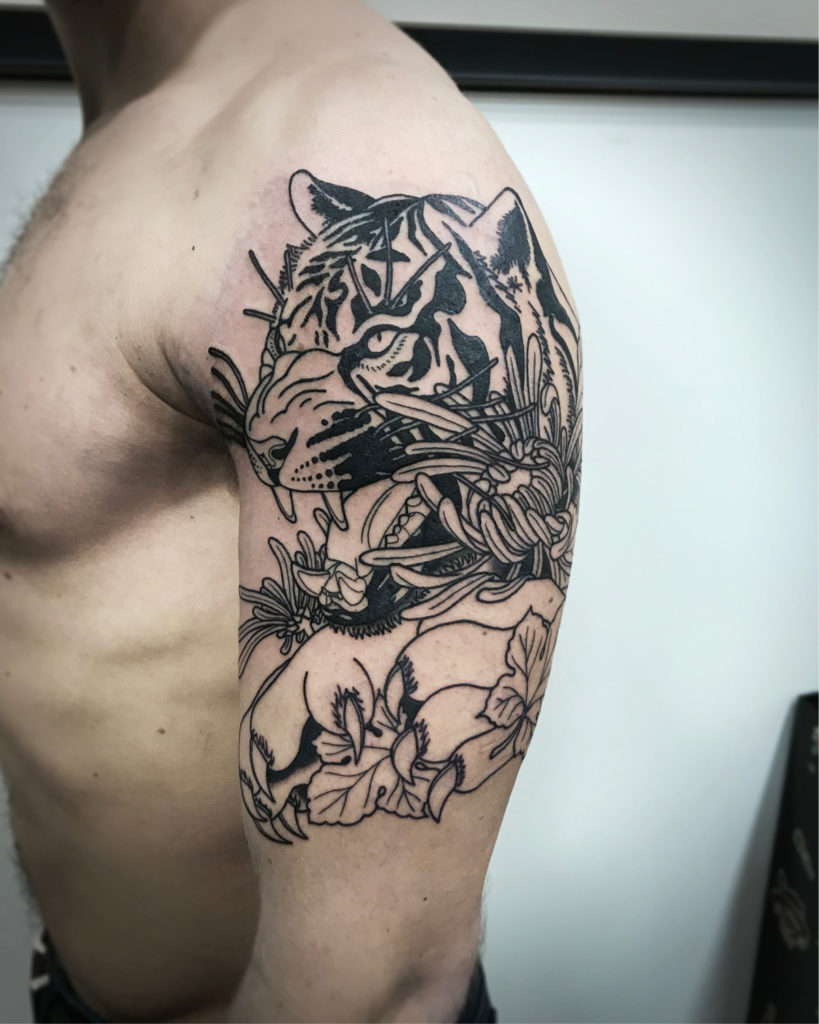 tatuto-tatoueur-bordeaux-tigre-chrysanthemes