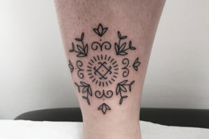 oto-tatuto-tatoueur-bordeaux-tataoug-berbere-mandala-amazigh-flash-ornemental