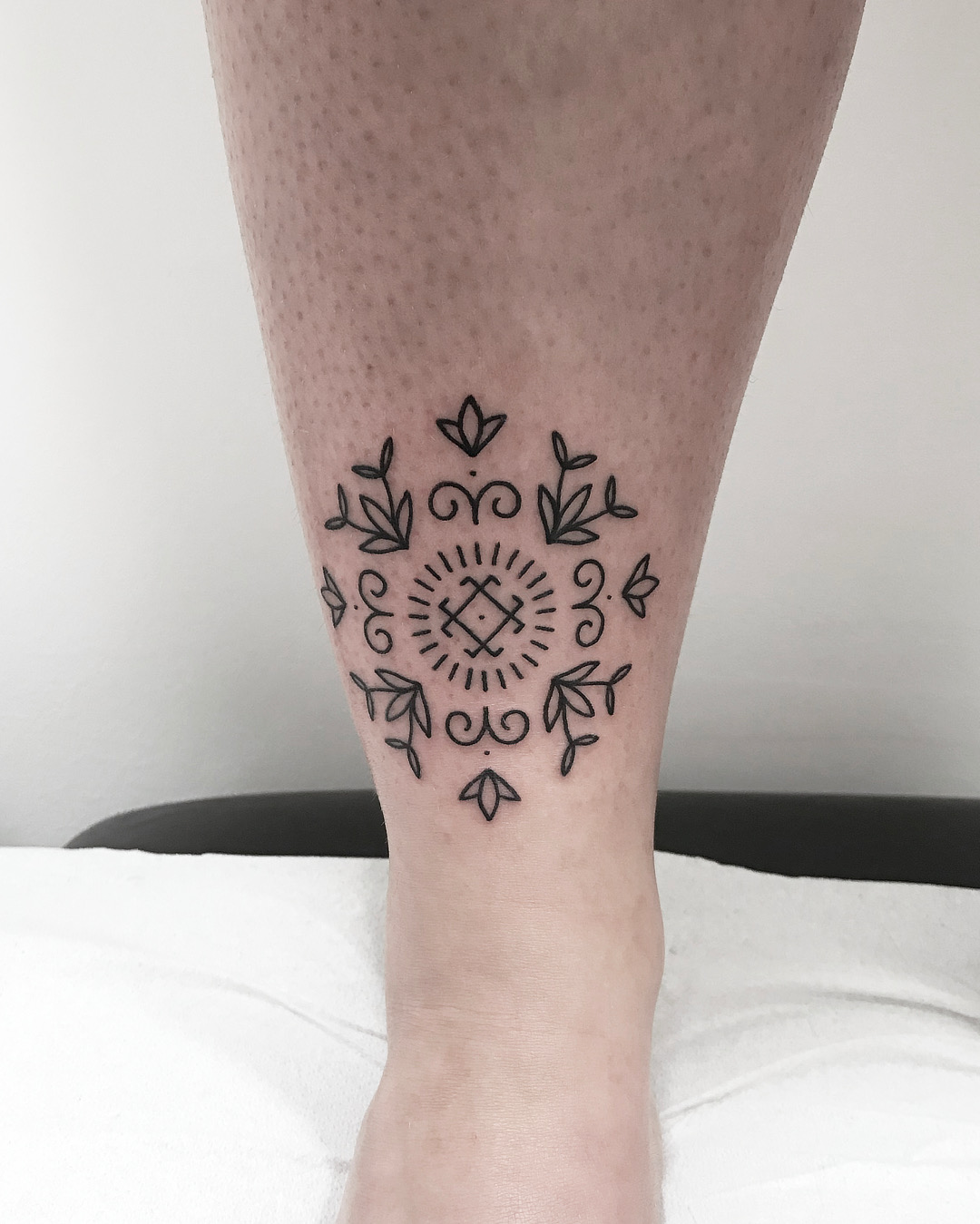 oto-tatuto-tatoueur-bordeaux-tataoug-berbere-mandala-amazigh-flash-ornemental