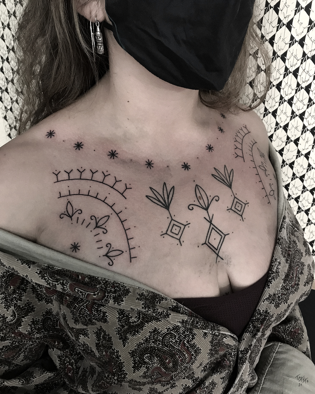 nico-tatuto-tatouage-ornemental-berber-asian-ethnic-tribal-motif-bordeaux-2