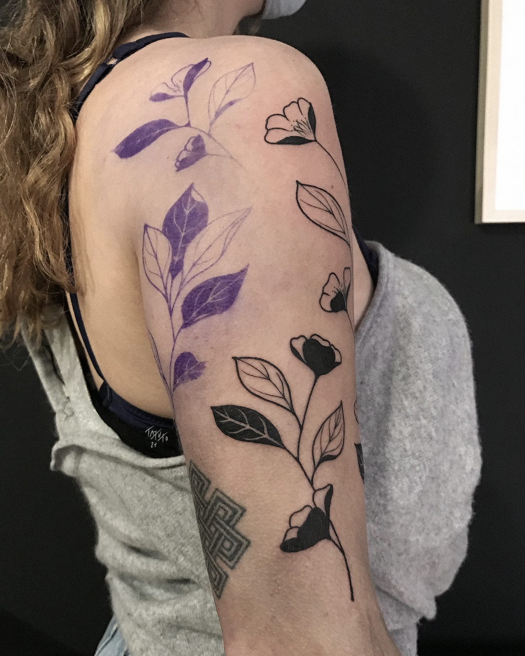 tatuto-floral-tattoo-bordeaux-flash-botanical-bras-tatouage-blackwork-camelia-2