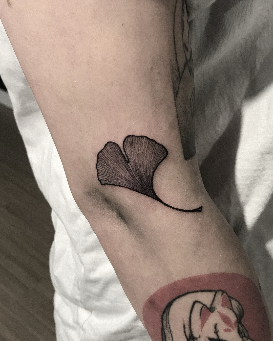 tatuto-tatoueur-bordeaux-tattoo-tatouage-feuille-ginkgo-1