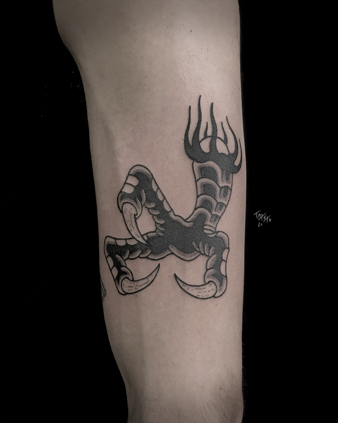 tatuto-dragon-japonais-claw-griffe-tattoo-flash-bordeaux-salon-studio-shop