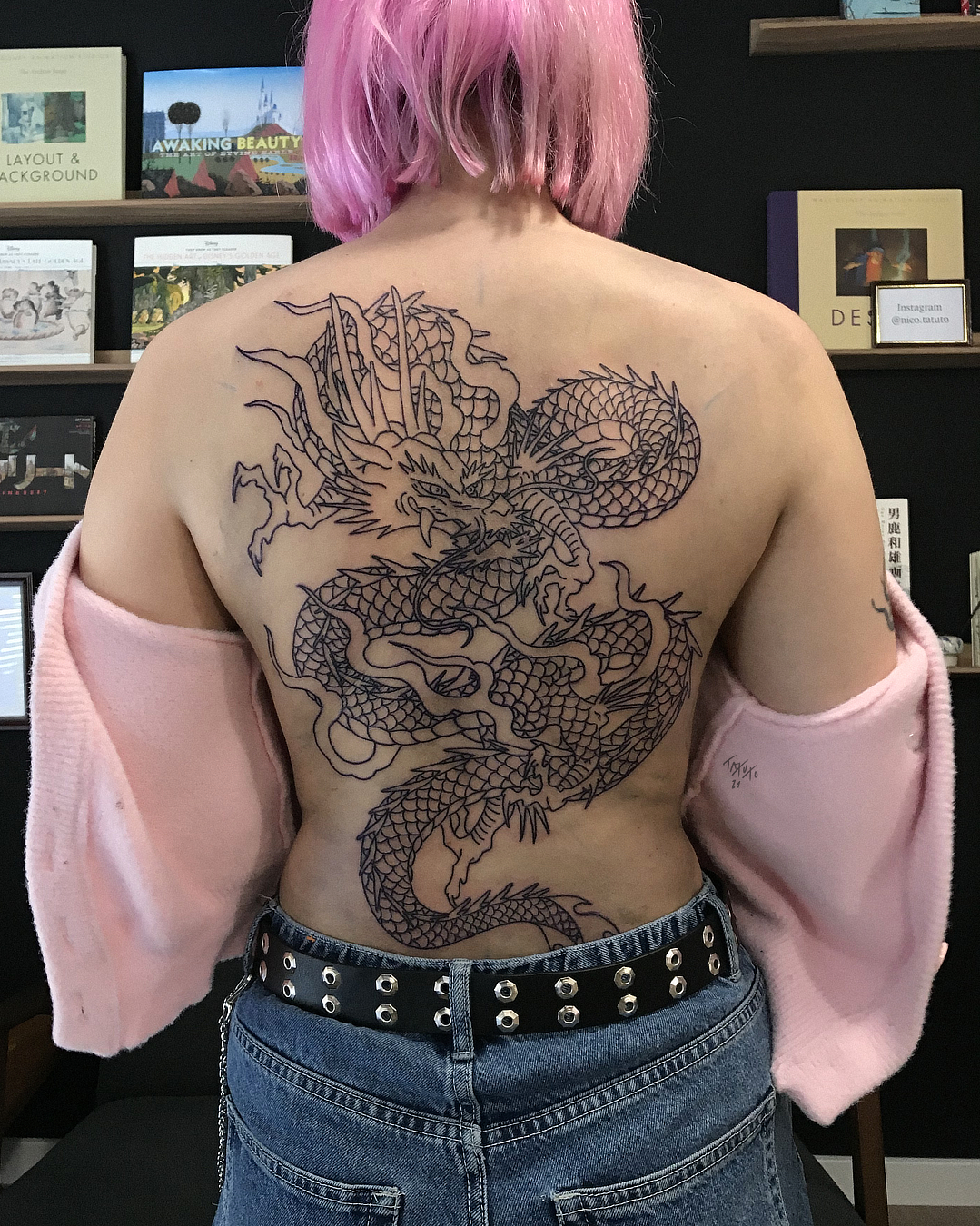 nico-tatuto-le-placard-tattoo-shop-dragon-backpiece-dos-linework-blackwork-bordeaux-tatouage-bastide