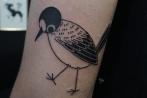 nico-tatuto-tatoueur-bordeaux-oiseau-bird-flash-blackwork