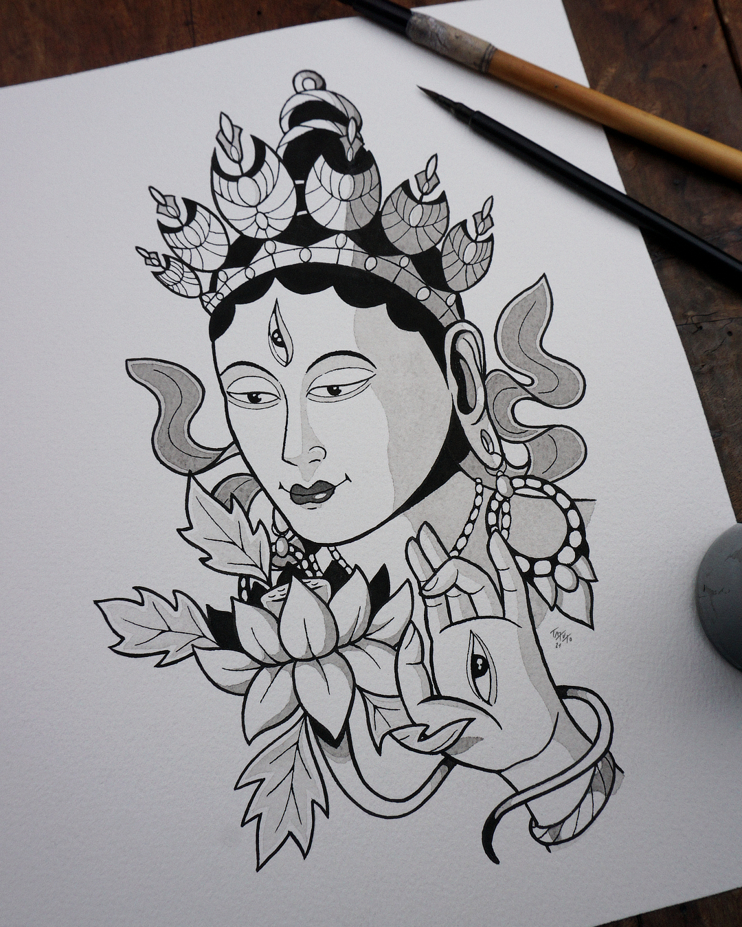 nico-tatuto-tattoo-flash-white-tara-buddhism-tibetan-woman-portrait-femme-blackwork-brush-painting-ink-encre-bordeaux-tatoueur-bastide