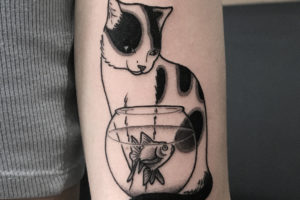 nico-tatuto-tatoueur-bordeaux-bastide-chat-noir-blackwork-poisson-meilleur-tattoo-flash-cute