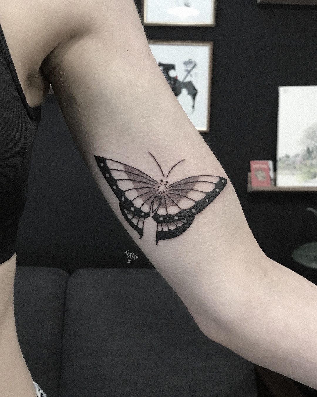 nico-tatuto-tatoueur-bordeaux-flash-papillon-butterfly-blackwork-flash-tattoo-le-placard-shop-1