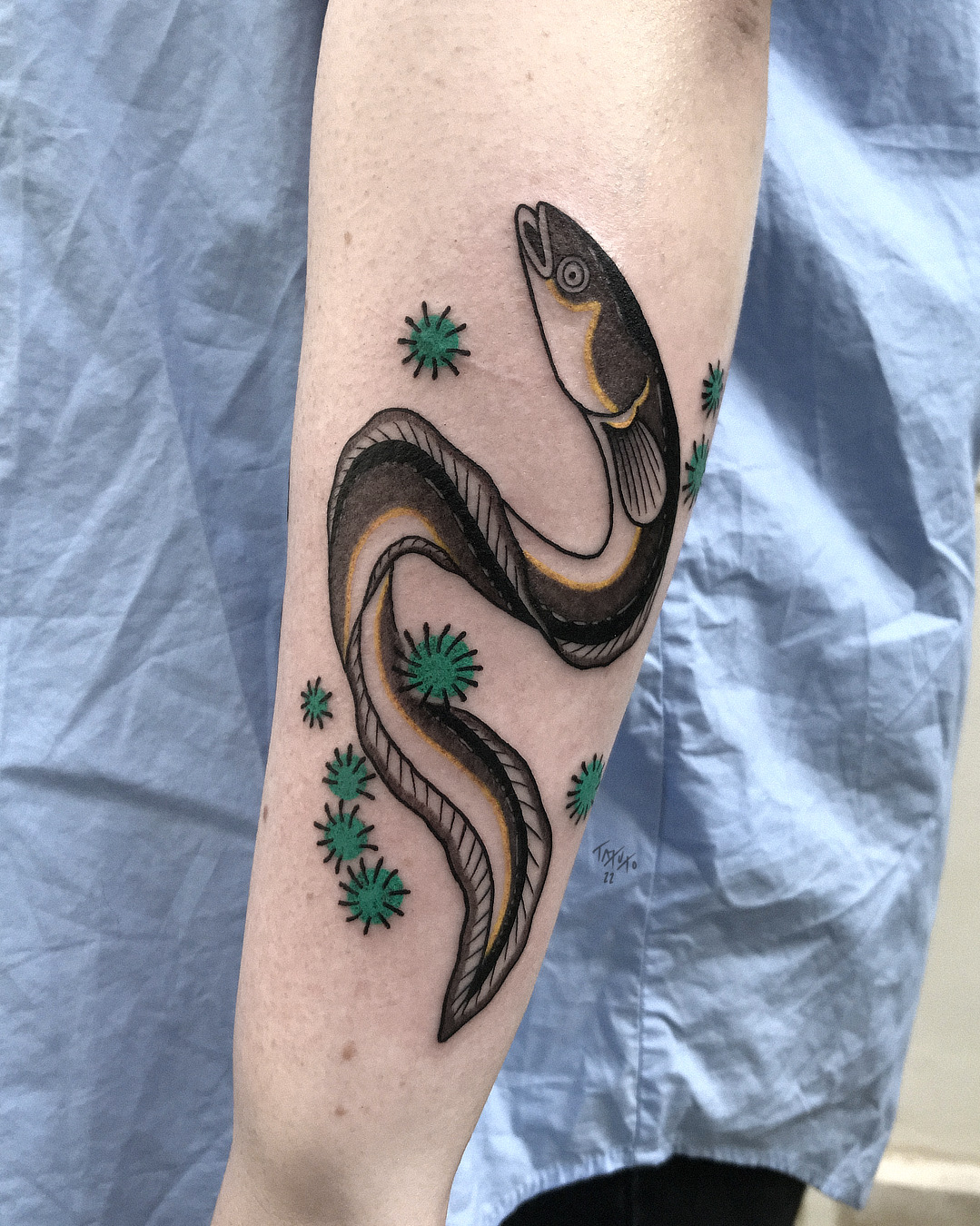 nico-tatuto-tattoo-bordeaux-flash-bastide-tatoueur-anguille-eel-vegetal-japonais-japanese-black-fineline-floral-botanical-meilleur-couleur-2