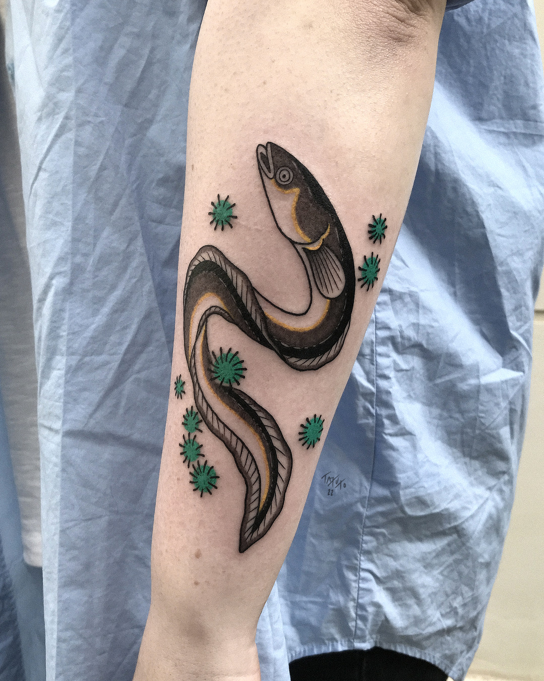 nico-tatuto-tattoo-bordeaux-flash-bastide-tatoueur-anguille-eel-vegetal-japonais-japanese-black-fineline-floral-botanical-meilleur-couleur-3