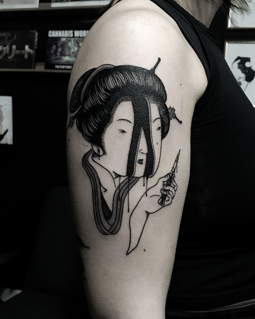 nico-tatuto-tatoueur-horror-geisha-estampe-japonais-knive-stiletto-bordeaux-gironde-gore-surreal-dark-tattoo-space