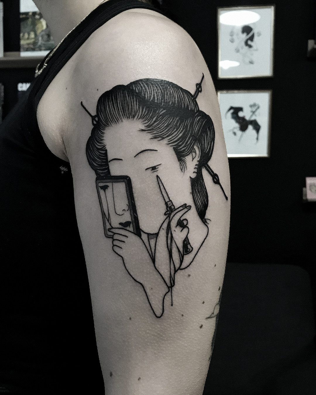 nico-tatuto-tatoueur-horror-geisha-estampe-japonais-knive-stiletto-bordeaux-gironde-gore-surreal-dark-tattoo