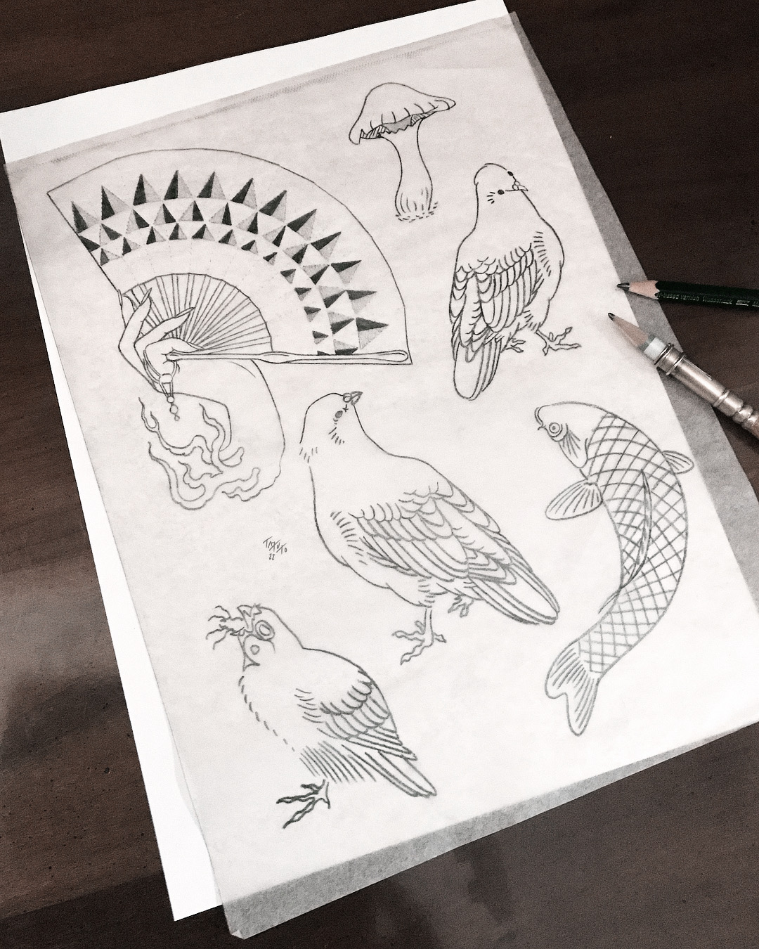 nico-tatuto-placard-tattoo-shop-flash-eventail-carpe-japonaise-pigeons-oiseaux-birds-champignon-estampe-ukiyoe-bordeaux-tatouage-gironde-line
