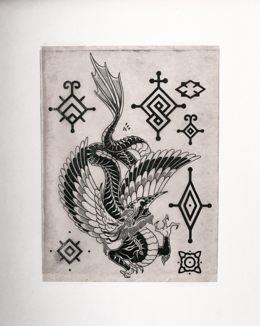 nico-tatuto-tatoueur-bordeaux-gironde-tattoo-flash-dragon-ornements-placard