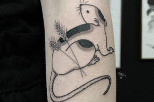 nico-tatuto-flash-souris-nezumi-rat-japonisme-japonais-traditional-tattoo-tatouage-tatoueur-bordeaux-placard-shop-gironde-blackwork