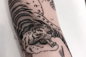 nico-tatuto-trillaud-tiger-tigre-traditionnel-tattoo-tatouage-tatoueur-bordeaux-japonais-japanese-oriental-korean-gironde-france-best-traditional-fineline-ukiyo-e-art-estampe-details