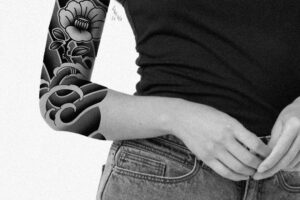 nico-tatuto-trillaud-tatoueur-talence-bordeaux-flash-tattoo-bras-irezumi-camelia-japonais-vague-2025