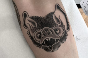 nico-tatuto-bat-chauve-souris-japonais-tatoueur-tatouage-tattoo-talence-bordeaux-blackwork