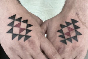 nico-tatuto-tatoueur-bordeaux-talence-maori-polynesien-whetu-etoile-motif-amerindien-traditionnel-oldschool-1