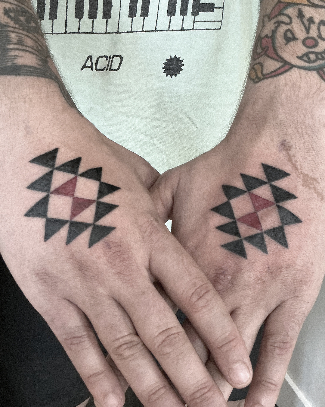 nico-tatuto-tatoueur-bordeaux-talence-maori-polynesien-whetu-etoile-motif-amerindien-traditionnel-oldschool-1