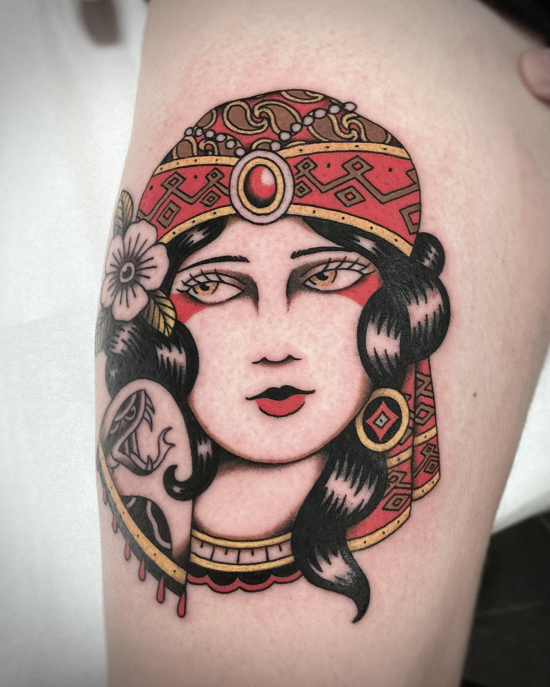 nico-tatuto-tatouage-traditonnel-oldschool-bordeaux-talence-gypsy-gipsy-lady-snake-2025