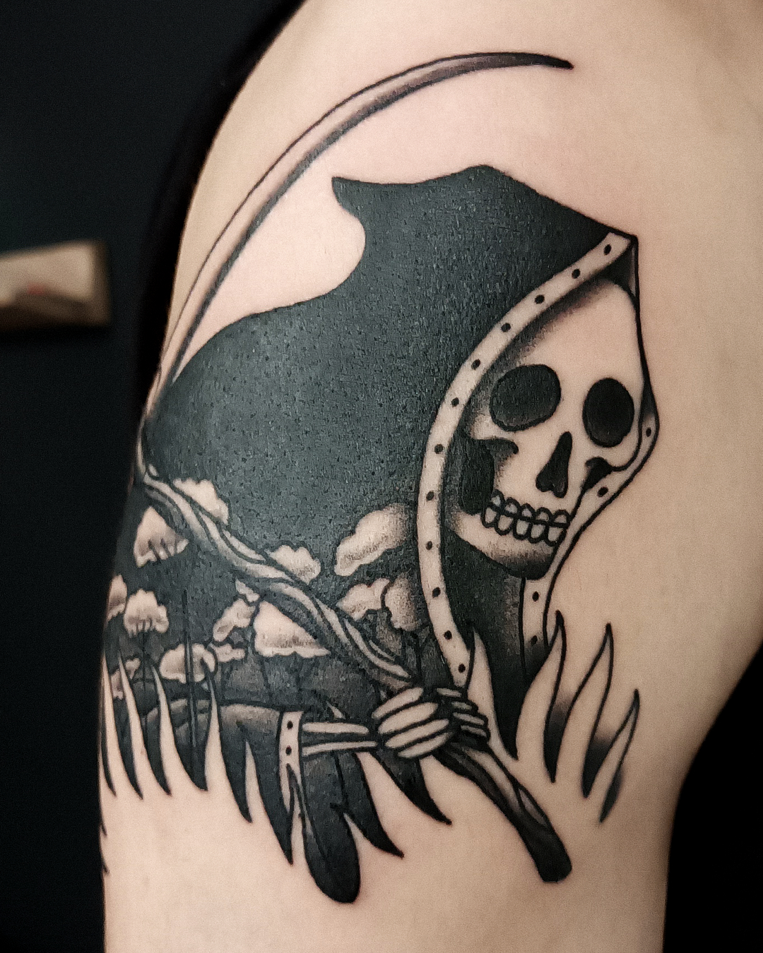 nico-tatuto-trillaud-oldschool-tattoo-bordeaux-tatouage-skull-grim-reaper-faucheuse-mort-death-pin-fire-flame-2